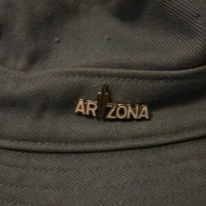 M/L Gap bucket hat with hat, pin